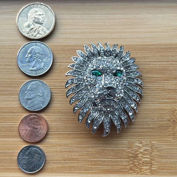 Jewelry - Sparkling Silver Lion Brooch with Green Accents